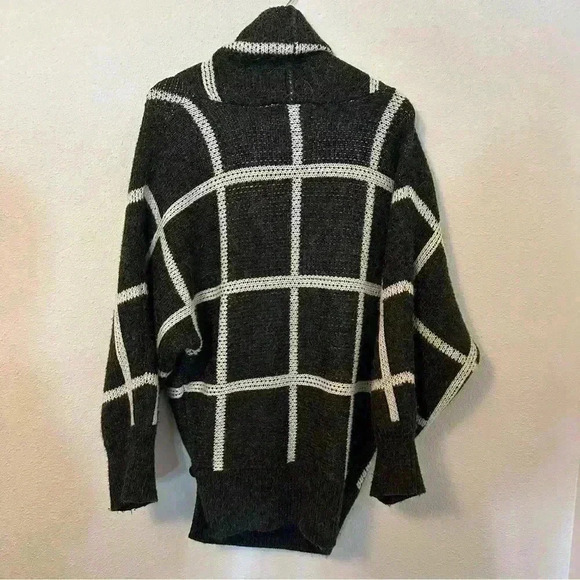 WildFox - Oversized Cardigan - Picture 6 of 7